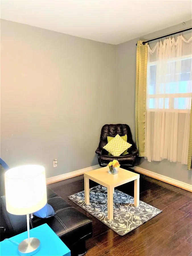 Colour Cube Guest House Toronto Downtown East كندا