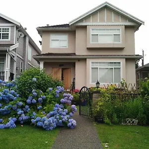 Helen's House / Close To Skytrain And Airport Canada